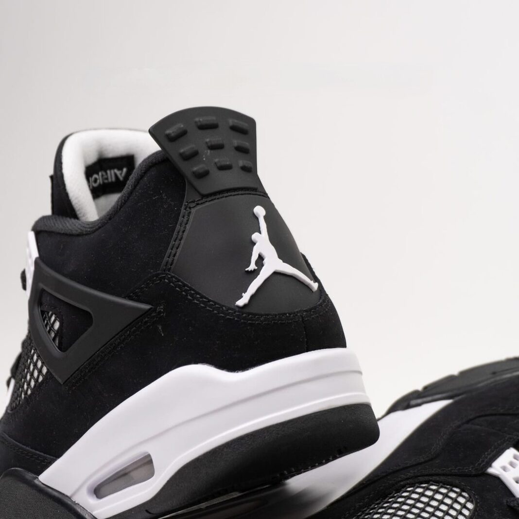 Air Jordan 4 White Thunder